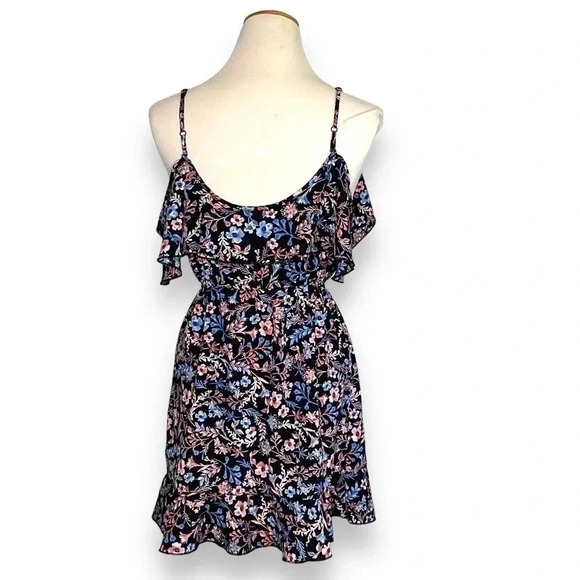 Urban Outfitters Cold Shoulder Floral Faux Wrap Romper- Size 0 - Picture 5 of 11